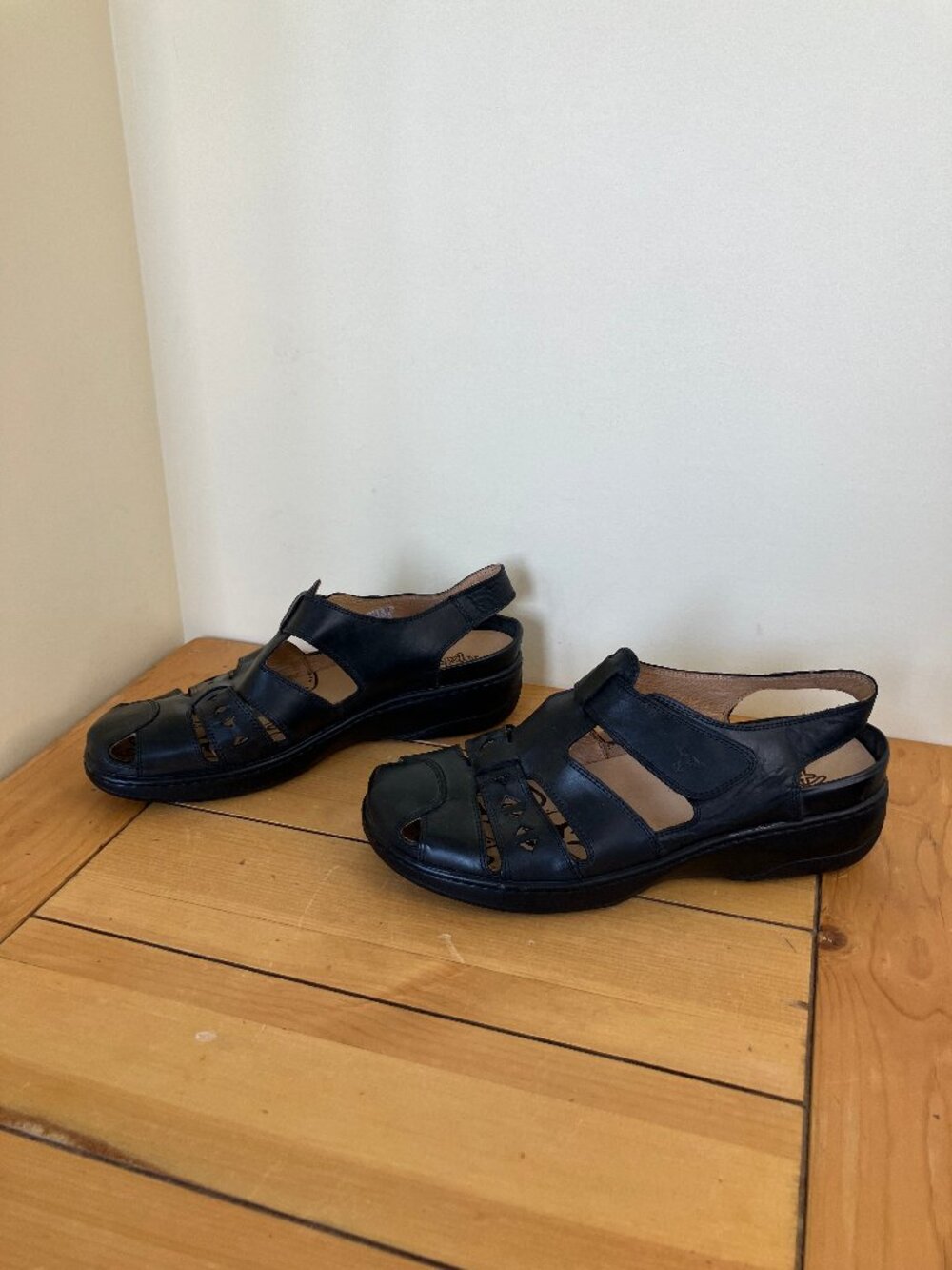Portofino Women's Black Leather Slingback Sandals